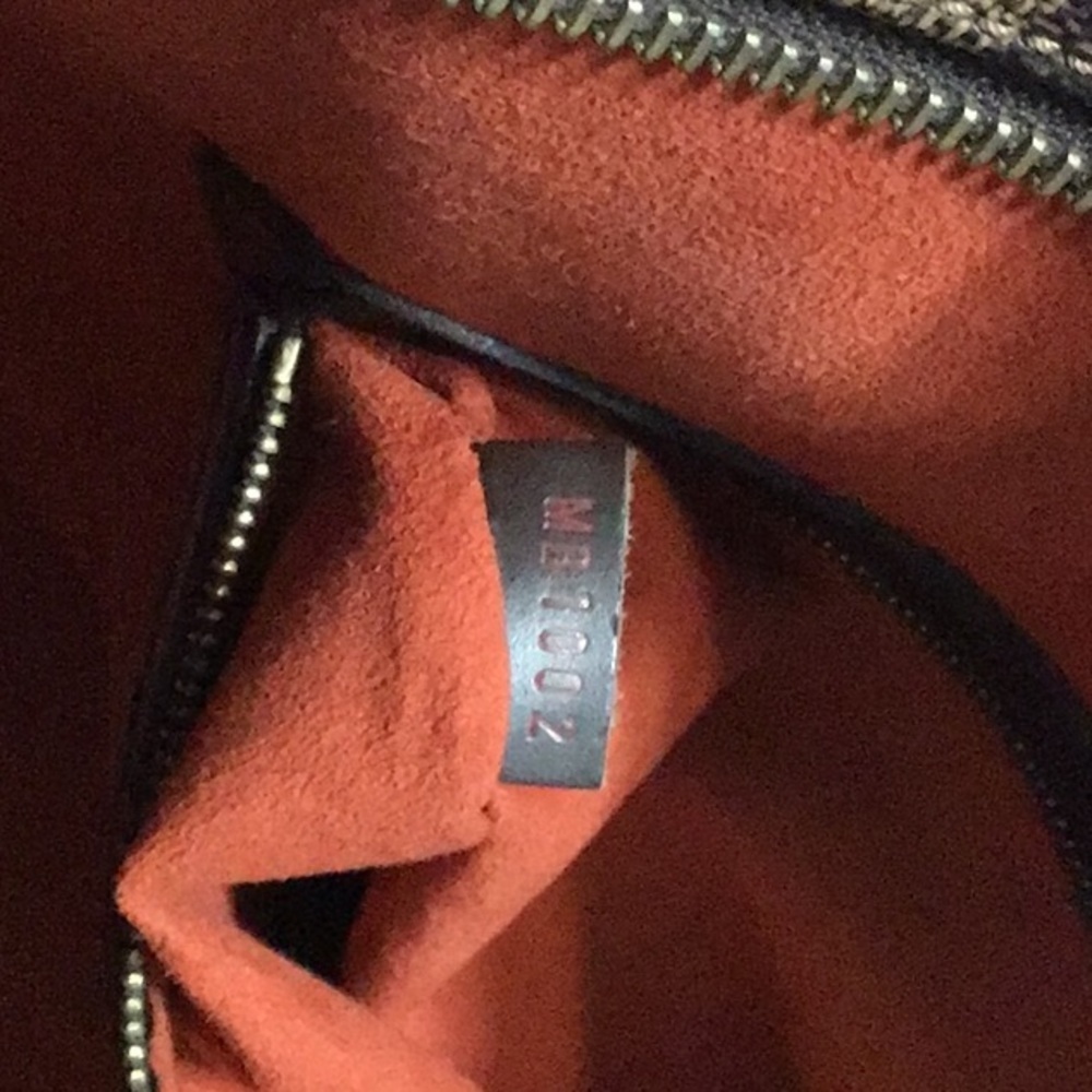 Louis Vuitton Bag - Picture 16 of 16